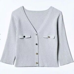 Elegant Light Gray V-Neck Cardigan